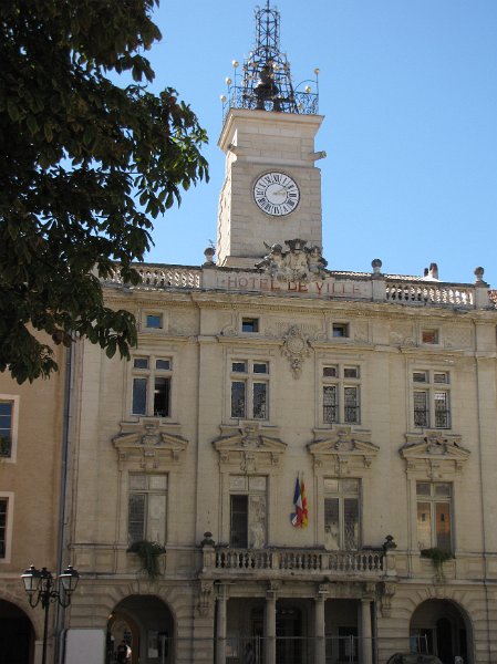 orange_hotel de ville.jpg - Het gemeentehuis van Orange met een fraaie klokkentoren.